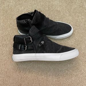 NWOT Blowfish Malibu Mondo Sneakers